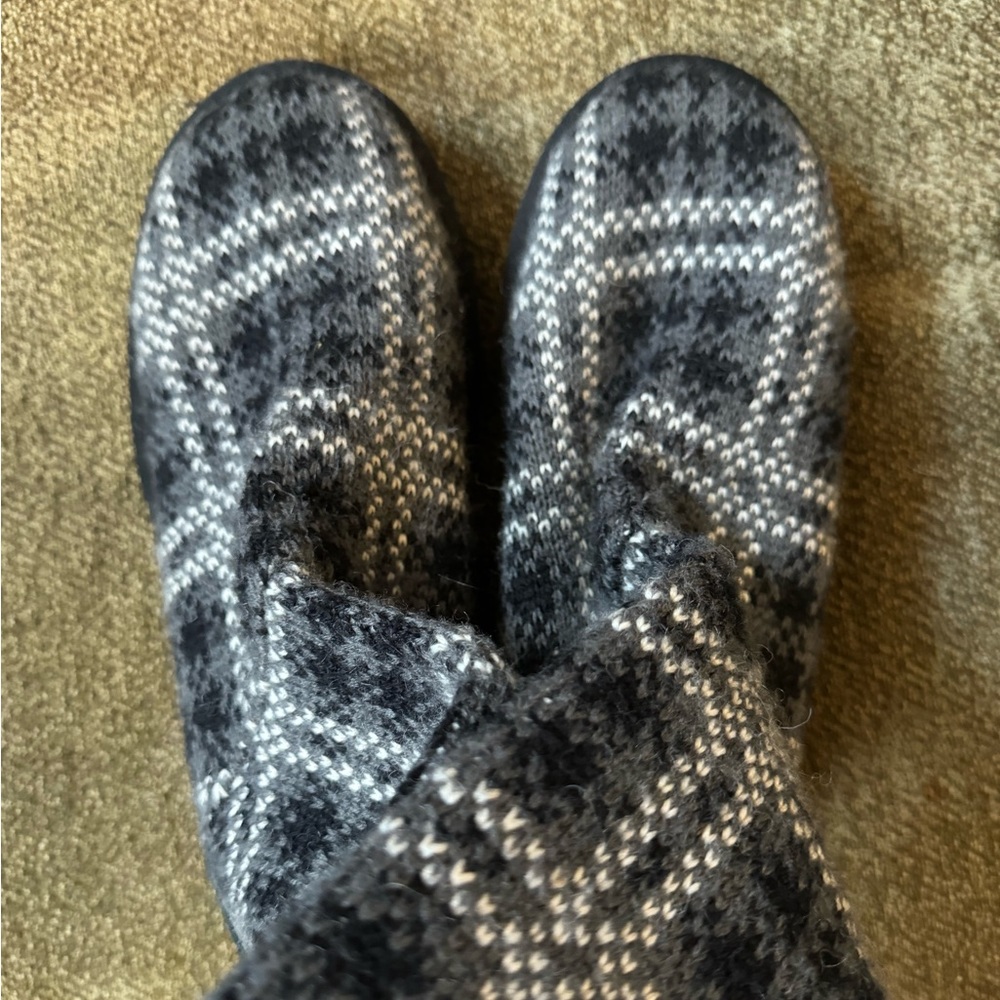 UGG Knit Sweater Boots. Size 7. - Picture 2 of 6